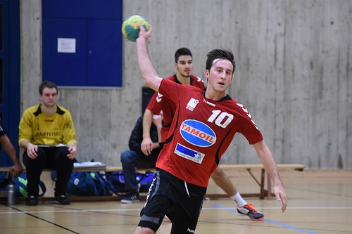TSV Frick Handball::Jan Hauser Spielszene Dominik Wuest 2015
